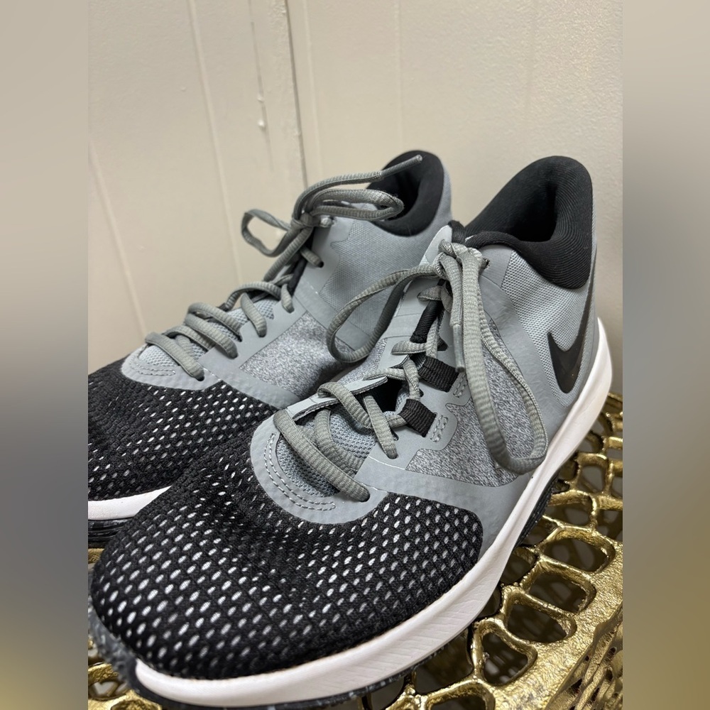 Nike Black and White Athletic Shoes Mens Size 8